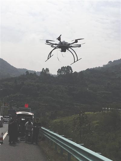 四川启用无人机巡逻 半天抓拍40余件交通违法(图)