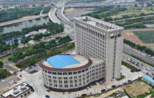 【无人机航拍】郑州:大学校园“马桶”楼-航拍网