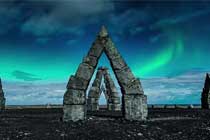 美轮美奂 - 无人机拍摄冰岛满月迷人夜景-航拍网