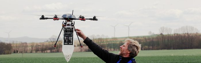 德国无人机投放害虫天敌以虫制虫保玉米健康生长-航拍网