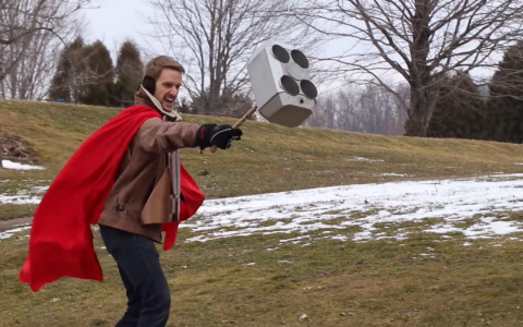 现实生活中真会飞的雷神之锤怎么弄？他做出来了！-航拍网