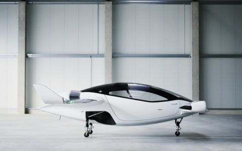 Lilium公布电动空中出租车最新测试视频:终于在空中飞行-航拍网