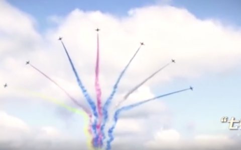 视频:极限飞行!不是特效 是人民空军-航拍网