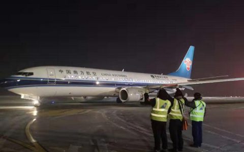 新疆伽师发生6.4级地震 南航执行首班救援航班-航拍网