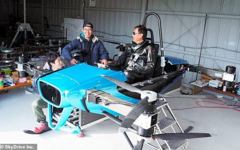 日本丰田前工程师研发飞行汽车 进行原型测试-航拍网