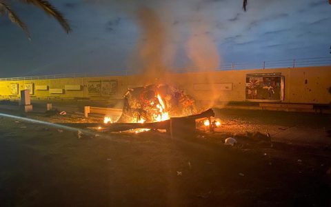 伊朗少将遭无人机斩首现场:车辆被炸为废铁-航拍网