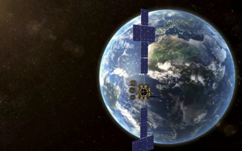 我国东方红五号卫星首飞成功-航拍网