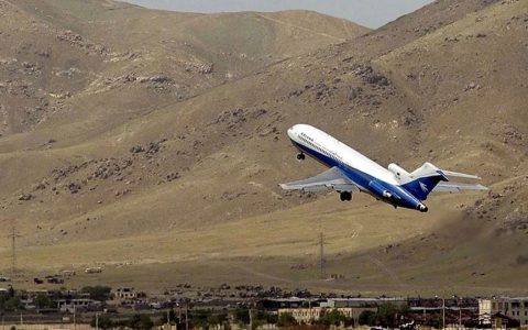 阿里亚纳阿富汗航空的一架飞机在阿富汗东部失事-航拍网