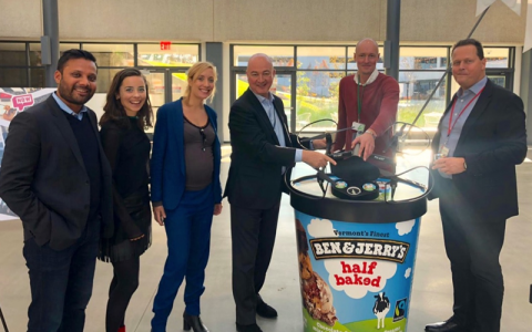 无人机上装冰箱?联合利华与Terra合作 无人机配送冰淇淋-航拍网