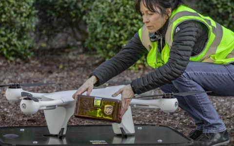 加州大学圣地亚哥分校使用无人机进行健康测试-航拍网
