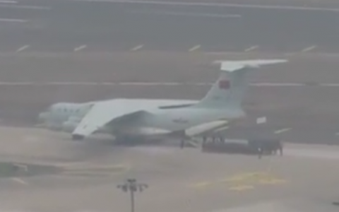 空军8架大型运输机抵达武汉-航拍网