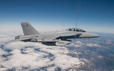 美海军和波音成功完成EA-18G Growler无人驾驶-航拍网