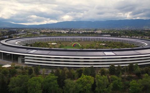 Apple Park最新无人机航拍画面显示COVID-19笼罩下的“鬼城”-航拍网