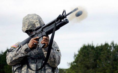 美国陆军研制使用榴弹枪发射无人机-航拍网