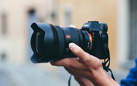 索尼发布SEL1224GM F2.8全画幅变焦镜头新品-航拍网