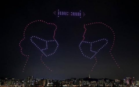韩国政府感谢民众支持抗疫 用400多架无人机点亮夜空-航拍网