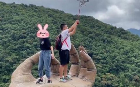 小伙用无人机向女友求婚,结果钻戒不慎掉落悬崖-航拍网