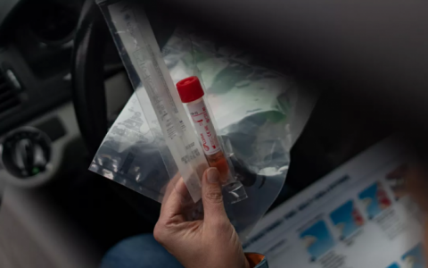 沃尔玛尝试使用无人机运送COVID-19检测试剂盒-航拍网
