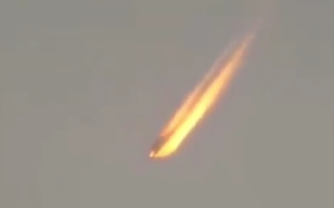 罕见!美国上空惊现巨型发光火柱:如外星飞船降临地球-航拍网