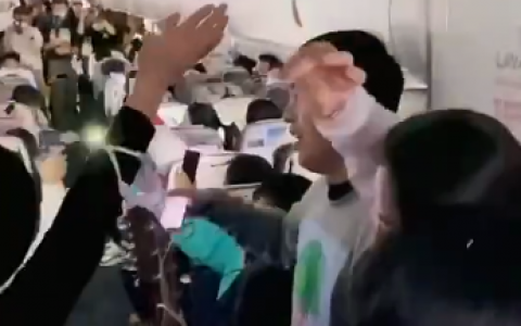 蔚来车主包机参加NIO Day 飞机上不带口罩开“音乐会”:国航回应-航拍网