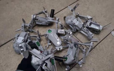 重庆无人机表演失败 程序写错撞楼炸机!为何发现后没悬停、返航?-航拍网