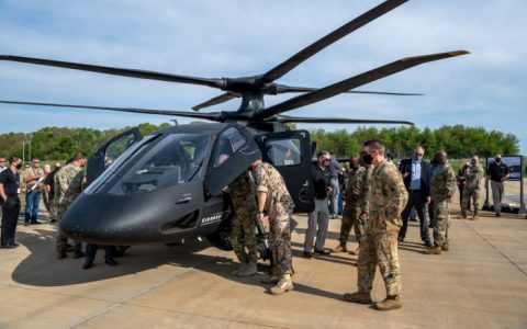 西科斯基为美军进行S-97“突击者”直升机演示飞行-航拍网