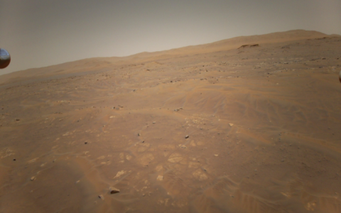 NASA火星直升机照片中出现类似《星球大战》“死星”的相似物-航拍网
