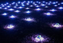 “安全且不会触发PTSD!”美国多地用无人机灯光秀取代烟花-航拍网