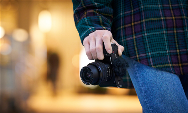 世界最小、最轻全画幅vlog相机 索尼ZV-E1发布：15499元起