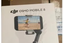 换壳OM7P?大疆Osmo Mobile 8手机稳定器实拍图曝光:黑化外观、搭磁吸补光灯/摄像头模块-航拍网
