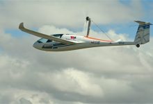 极速96km/h 全球首架固态电池载人飞机试飞成功-航拍网